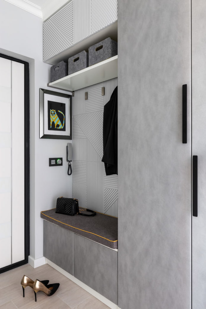 mobili grigi all'interno