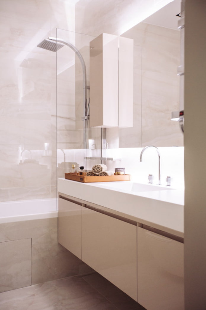 bagno chiaro nei toni del rosa