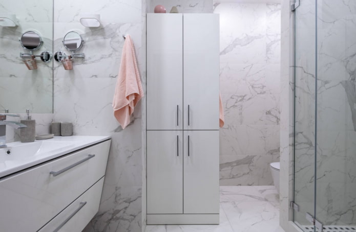 pareti in marmo nel bagno