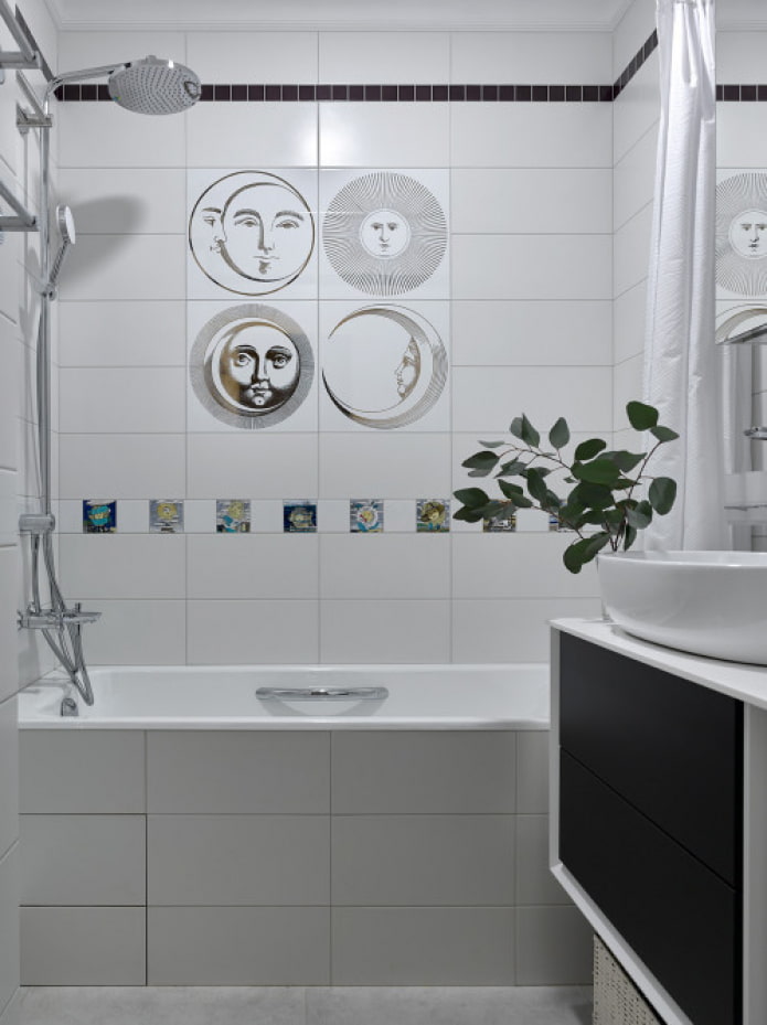 decorazione di piastrelle luminose in bagno