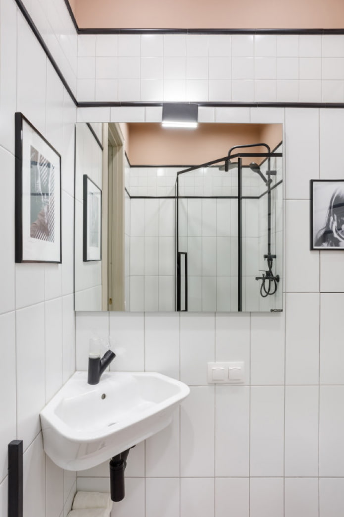 bagno luminoso in stile moderno