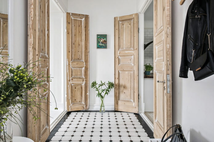 porte chiare con patina all'interno
