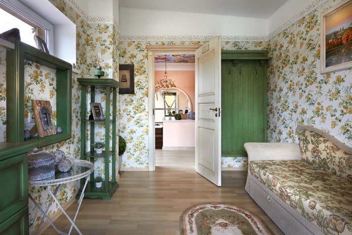 porte chiare in stile provenzale