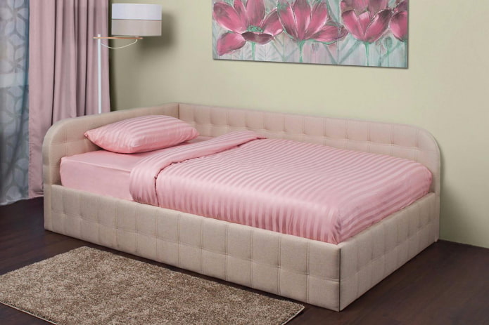 divano letto con rivestimento interno in pelle