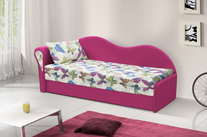 pouf con schienale ondulato all'interno