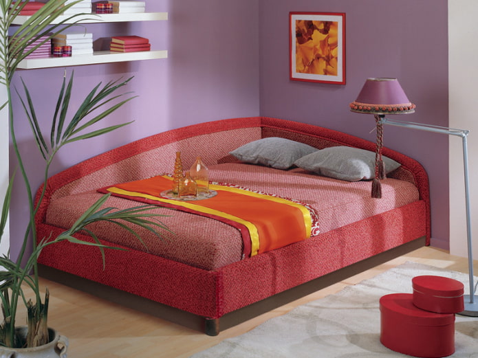 pouf nell'arredamento della camera da letto