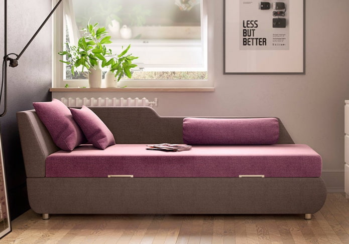 pouf vicino alla finestra nell'interno