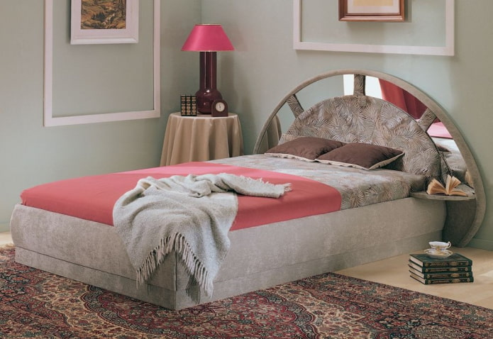 pouf con schienale a specchio all'interno