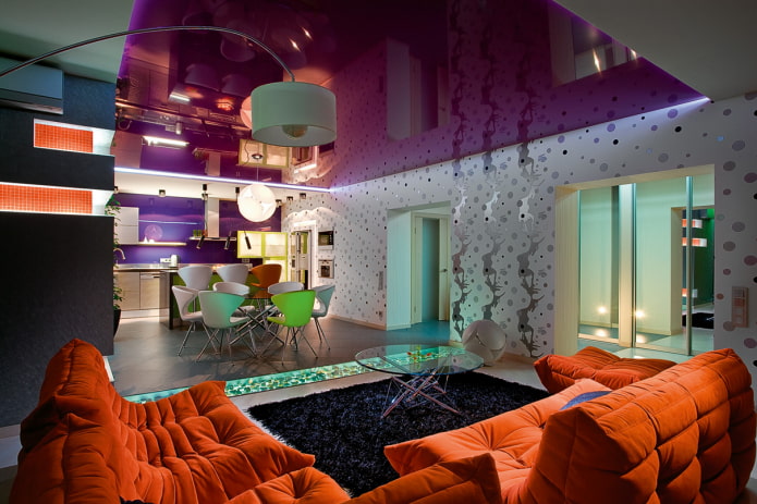 soffitto teso a specchio all'interno