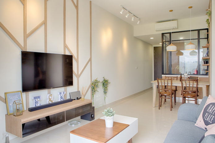 TV all'interno della cucina-soggiorno