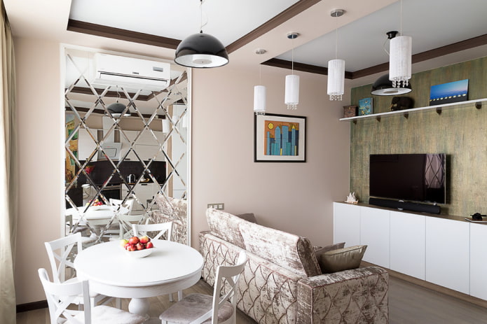 TV all'interno della cucina-soggiorno