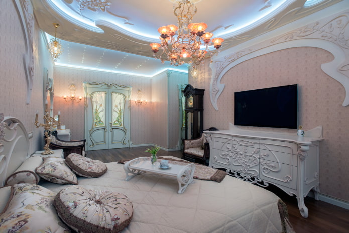 TV nell'interno della camera da letto in stile Art Nouveau
