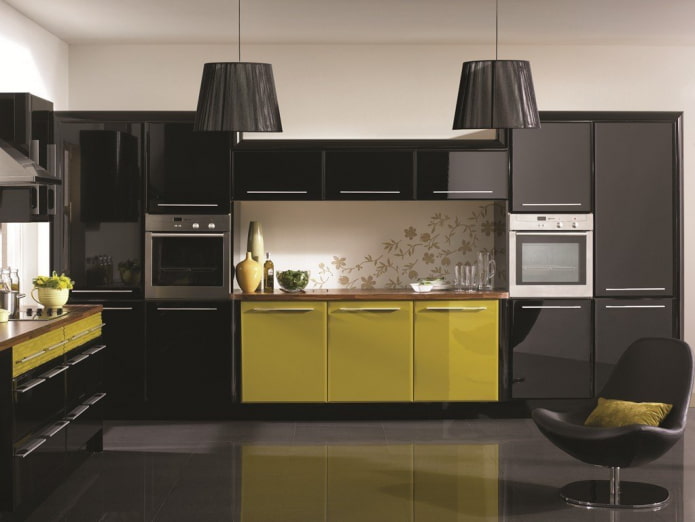 Cucina nera e gialla