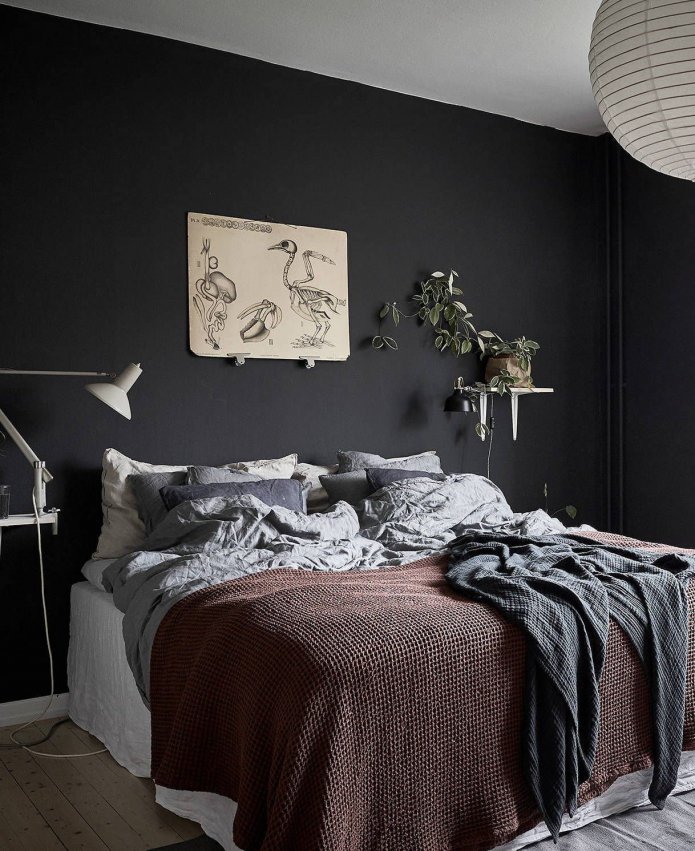 pareti nere, soffitto bianco