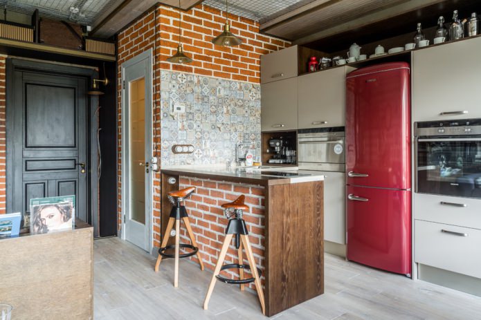 porta scura in un appartamento in stile loft