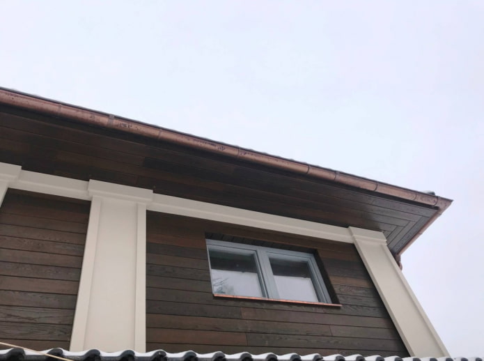 rifinitura della facciata con legno
