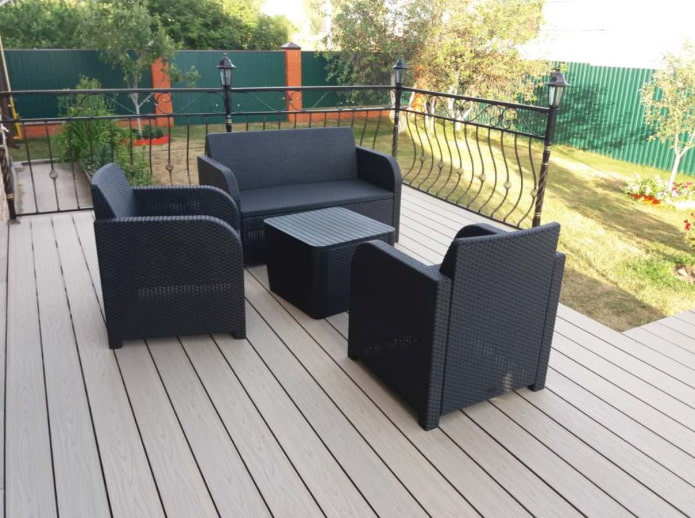 pavimento chiaro sulla terrazza