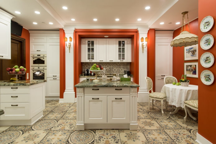 illuminazione spot nell'interno della cucina