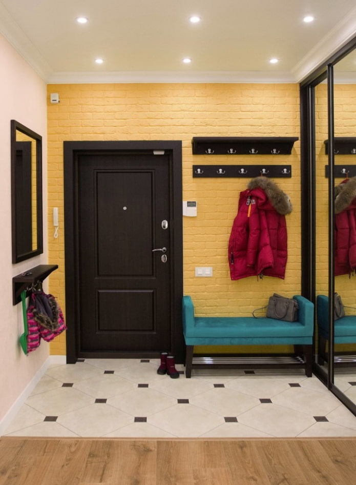 illuminazione spot all'interno del corridoio