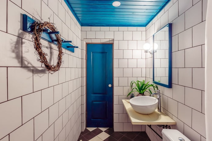 porte blu all'interno