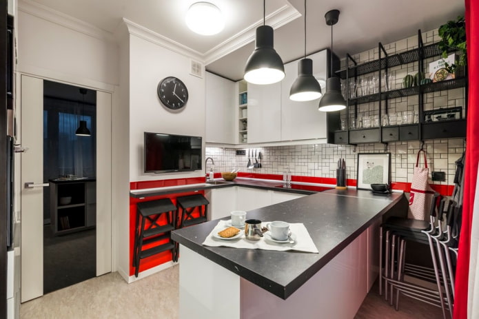porte nell'interno della cucina