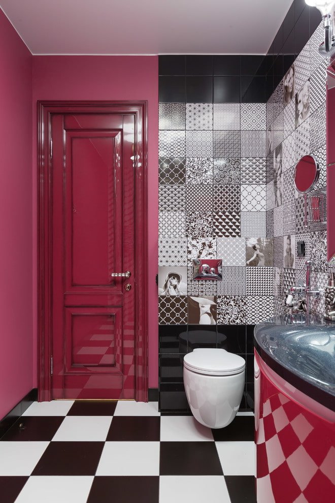 porte opache nell'interno del bagno