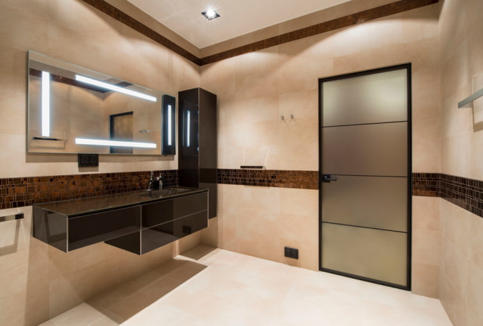 porte opache all'interno di un bagno