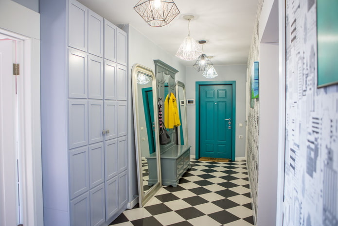 porte nell'interno del corridoio