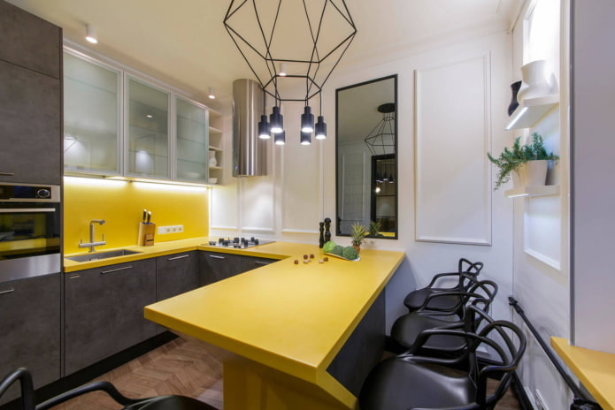 Cucina con bancone bar