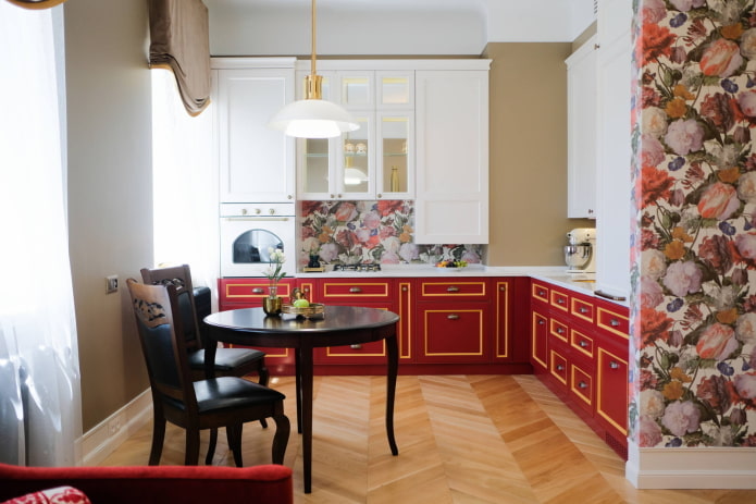 Cucina rossa sul lato nord
