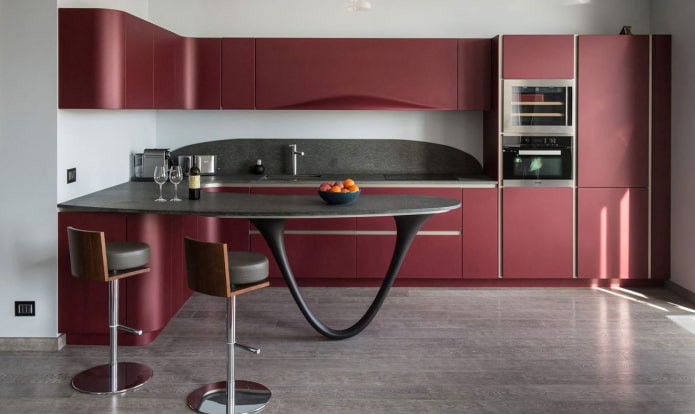 cucina con facciate marsala