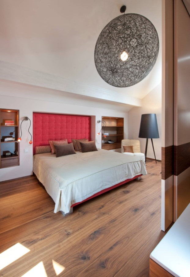 pavimento in legno in camera da letto