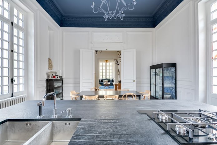 dipingere il soffitto di blu