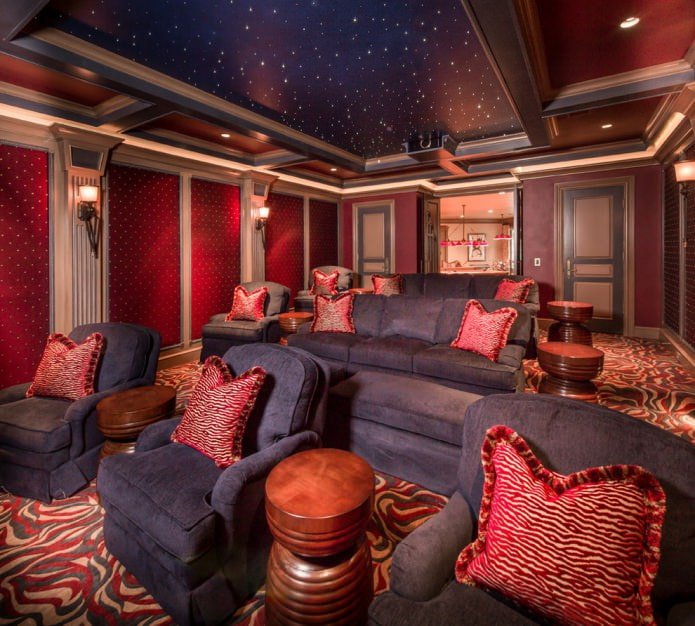 Soffitto rosso e blu