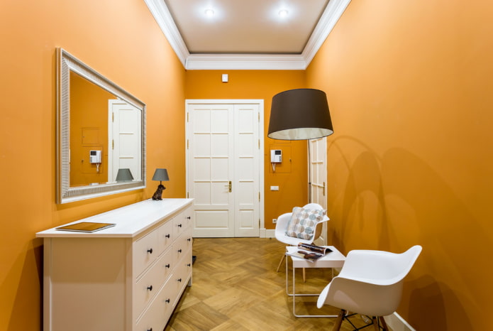design del corridoio con colori vivaci