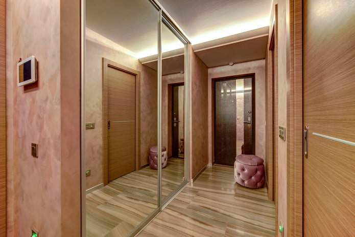 design del corridoio in toni chiari