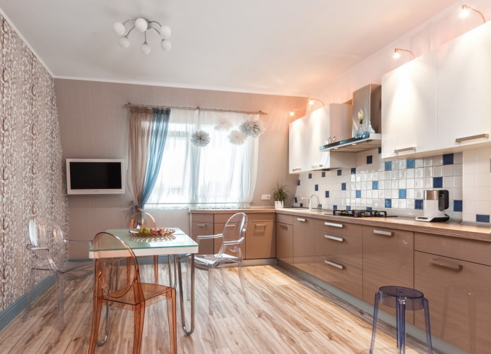 pareti beige nell'interno della cucina