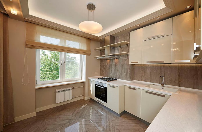 pareti beige nell'interno della cucina