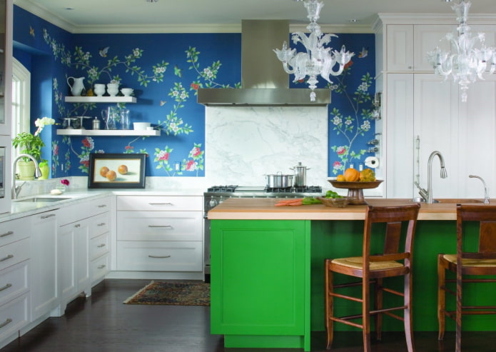 pareti blu nell'interno della cucina