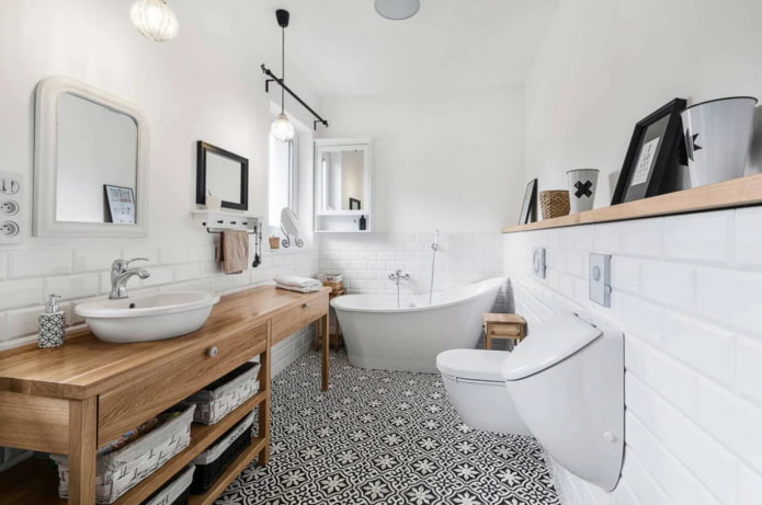 pavimento bianco e nero in bagno
