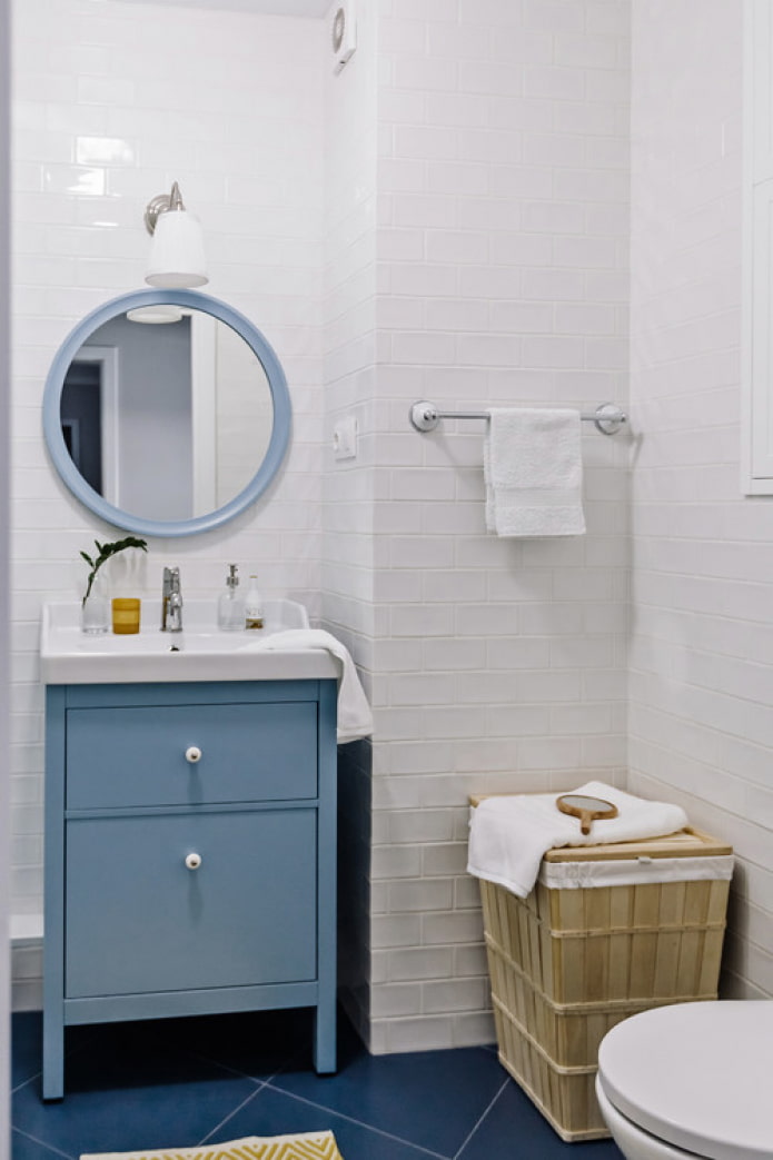 bagno bianco e blu
