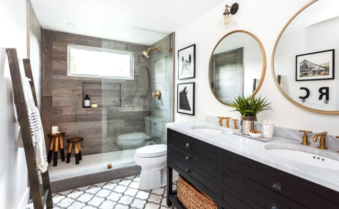 bagno bianco e nero con legno