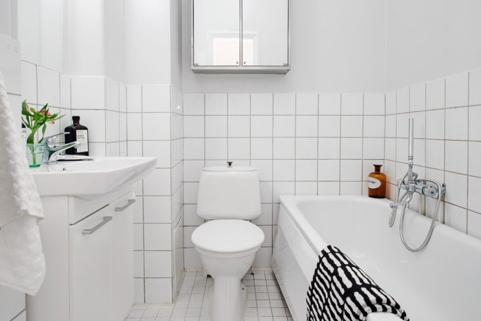 bagno piccolo bianco