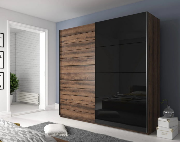 armadio in legno con nero lucido