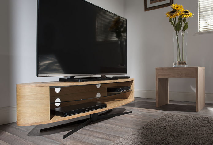 mobile TV ovale all'interno