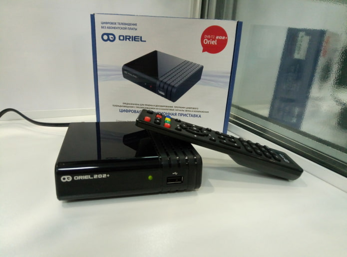 collegamento di un sintonizzatore digitale esterno a un televisore