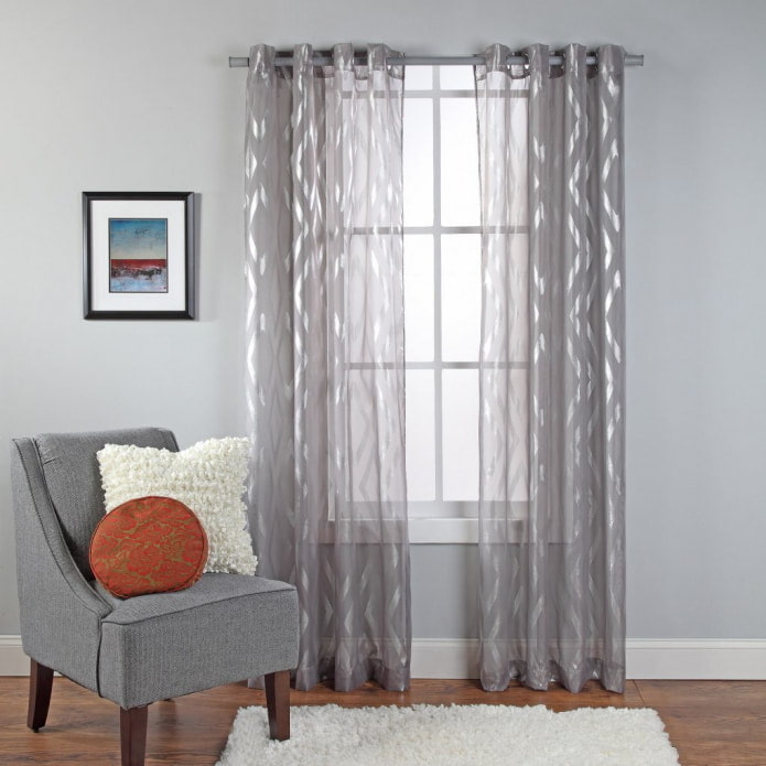 tulle grigio all'interno