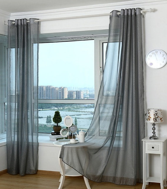 tulle grigio all'interno
