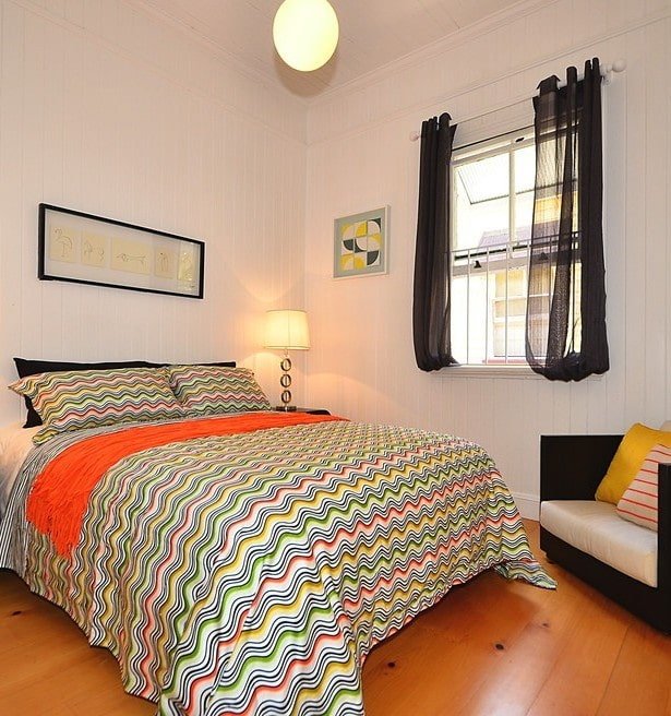 tende corte per l'interno della camera da letto
