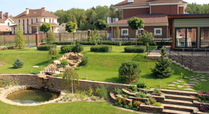 progettazione paesaggistica di un sito con terreno irregolare